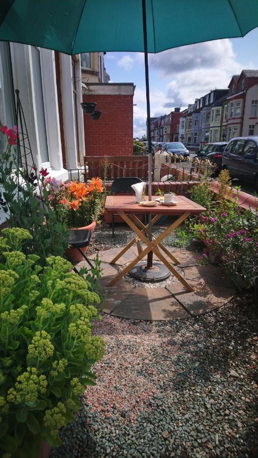 Renovated 4-Bed Home - Sleeps 9 - Parking - Spa Blackpool Zewnętrze zdjęcie