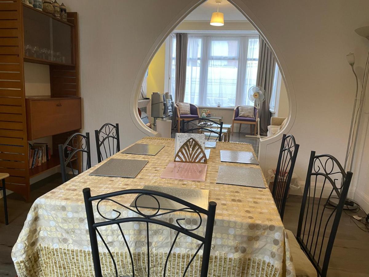 Renovated 4-Bed Home - Sleeps 9 - Parking - Spa Blackpool Zewnętrze zdjęcie